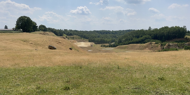 Uitzicht over een groeve in Zuid-Limburg