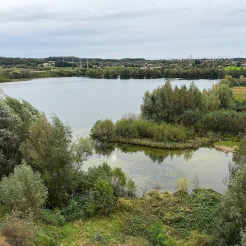 Uitzicht over water tijdens rondje groeves