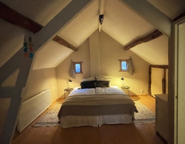 Slaapkamer van vakantiewoning in de nok van een huisje 